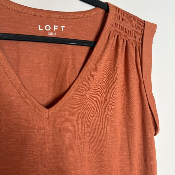 Loft terracotta smocked sleeveless tank top - Picture 2 of 5